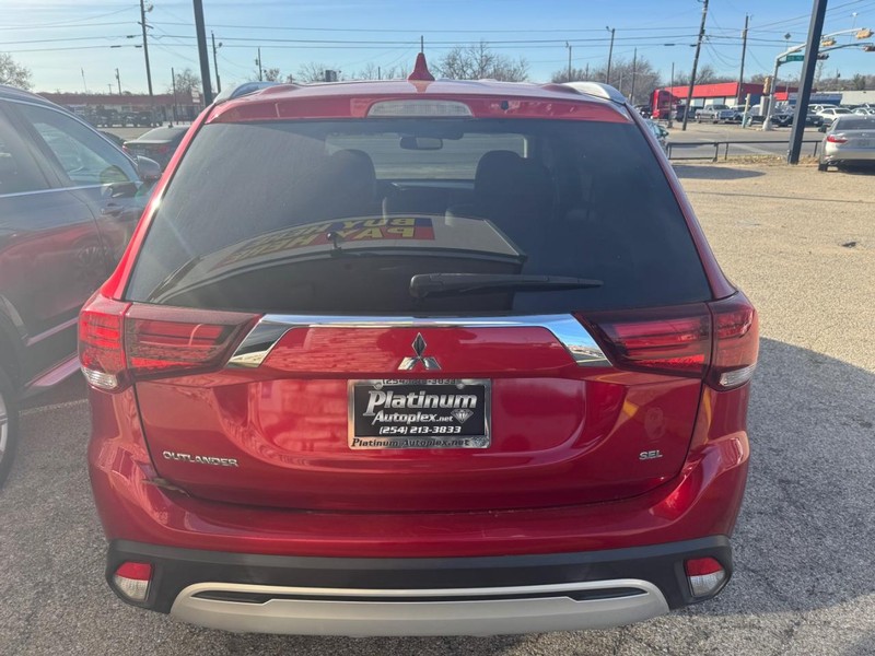 Mitsubishi Outlander Vehicle Image 05