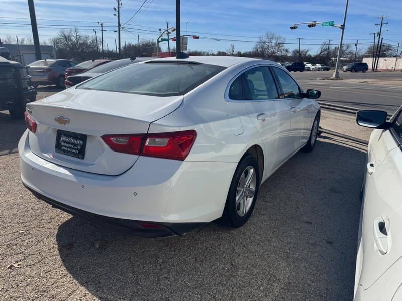 Chevrolet Malibu Vehicle Image 04
