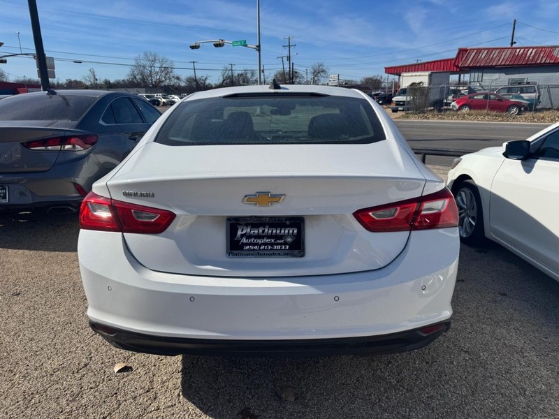 Chevrolet Malibu Vehicle Image 05