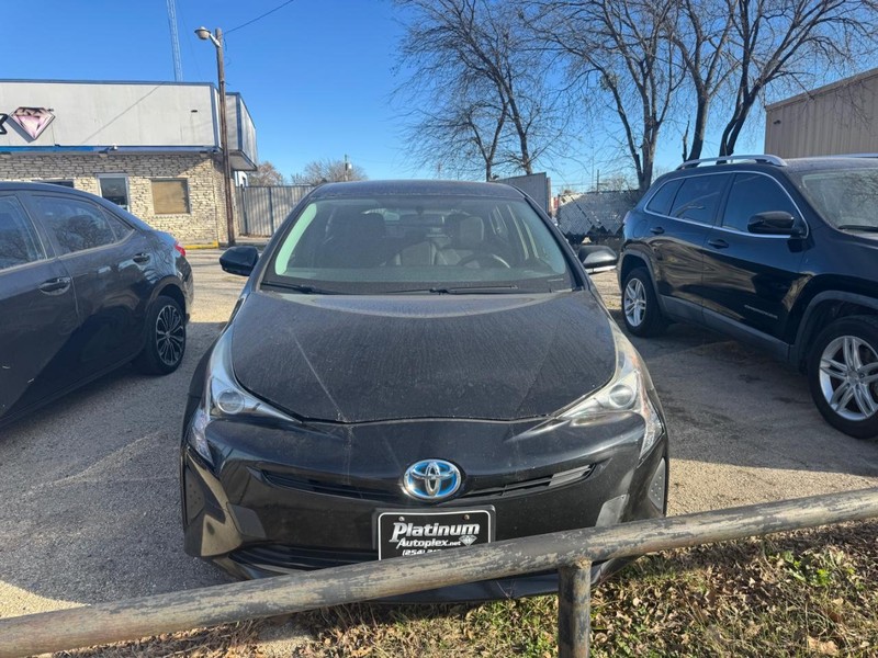 Toyota Prius Vehicle Image 02