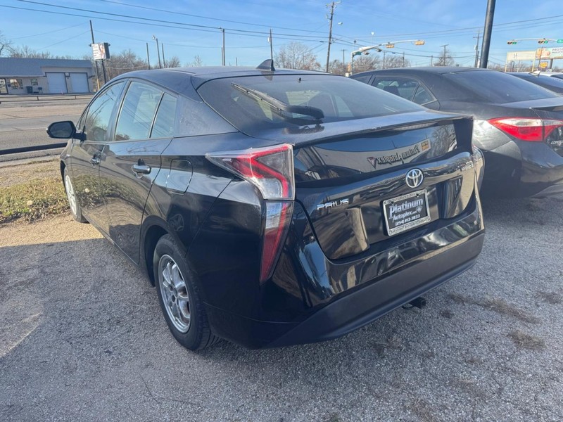 Toyota Prius Vehicle Image 04