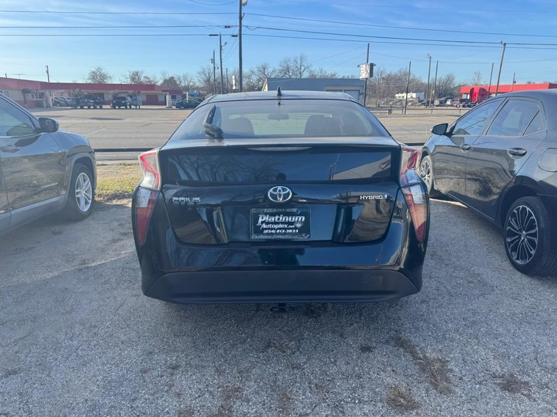 Toyota Prius Vehicle Image 05