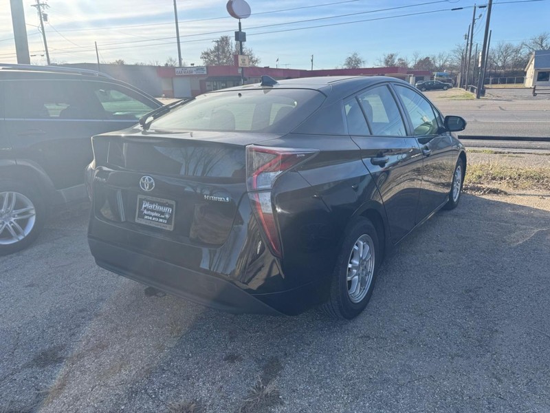 Toyota Prius Vehicle Image 06