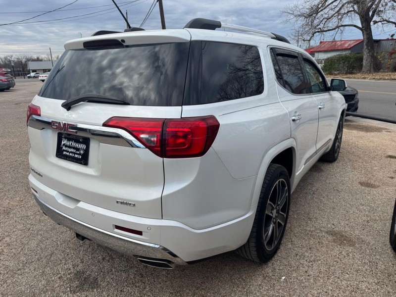 GMC Acadia Vehicle Image 06