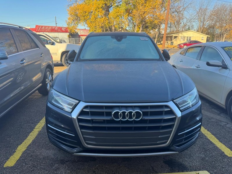 Audi Q5 Vehicle Image 02