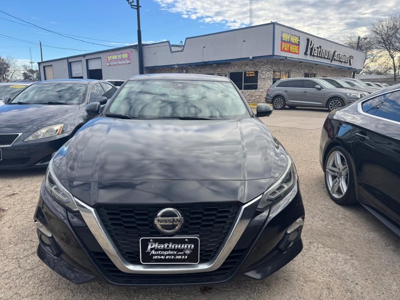 Nissan Altima Vehicle Image 02