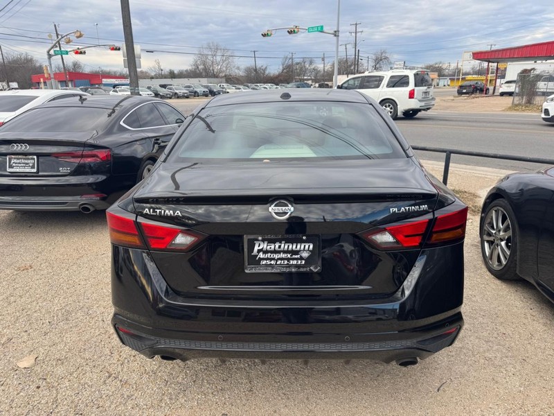 Nissan Altima Vehicle Image 05