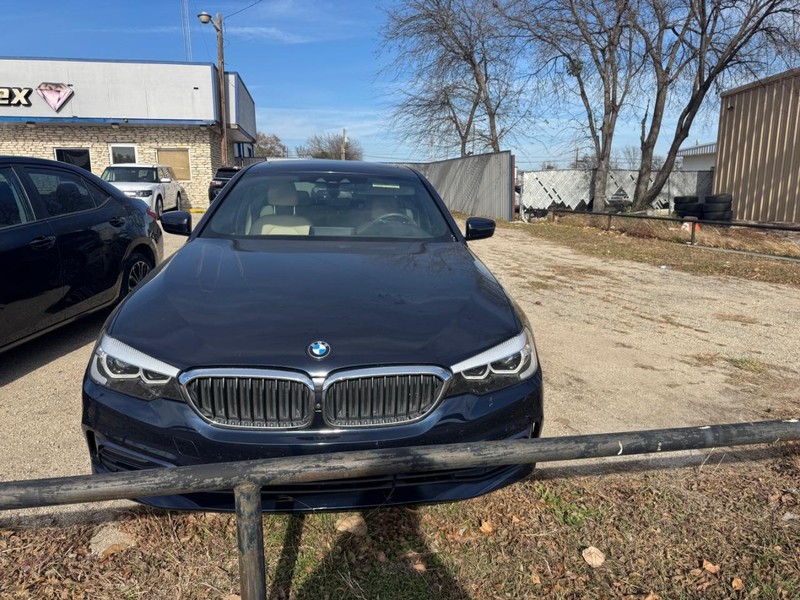 BMW 5 Series Vehicle Image 02