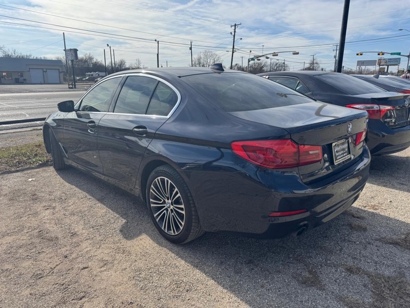 BMW 5 Series Vehicle Image 04