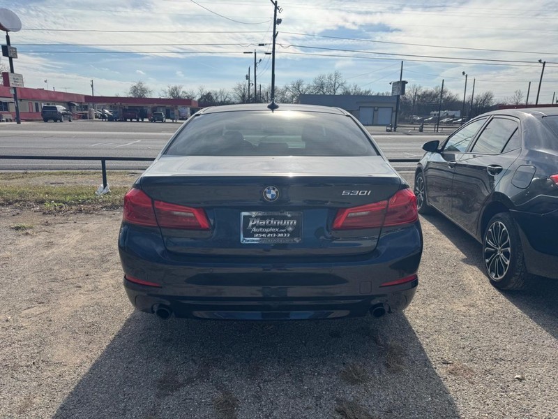 BMW 5 Series Vehicle Image 05