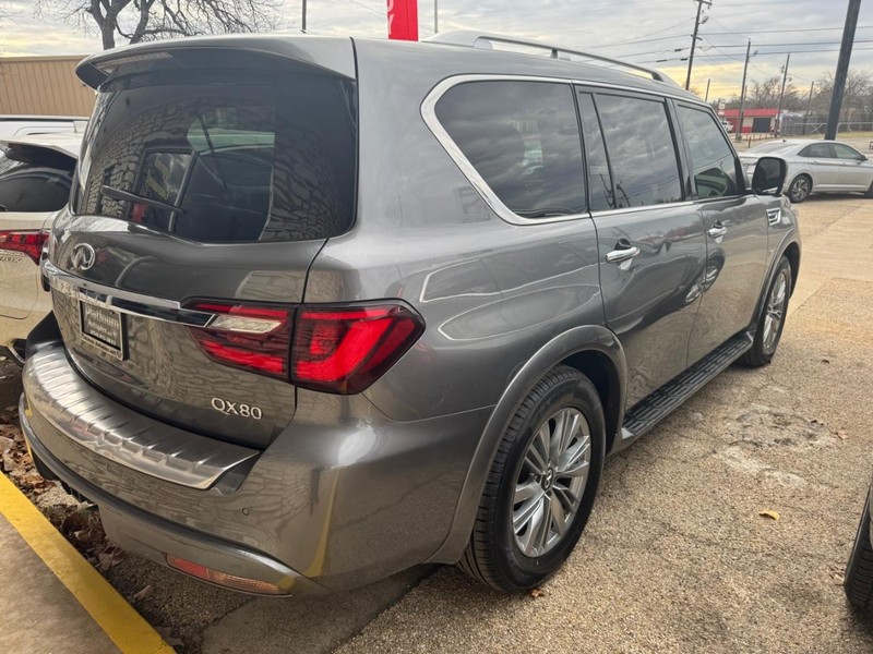 INFINITI QX80 Vehicle Image 04