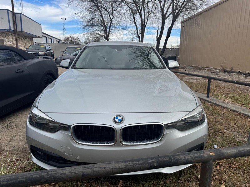 BMW 3 Series Vehicle Image 02