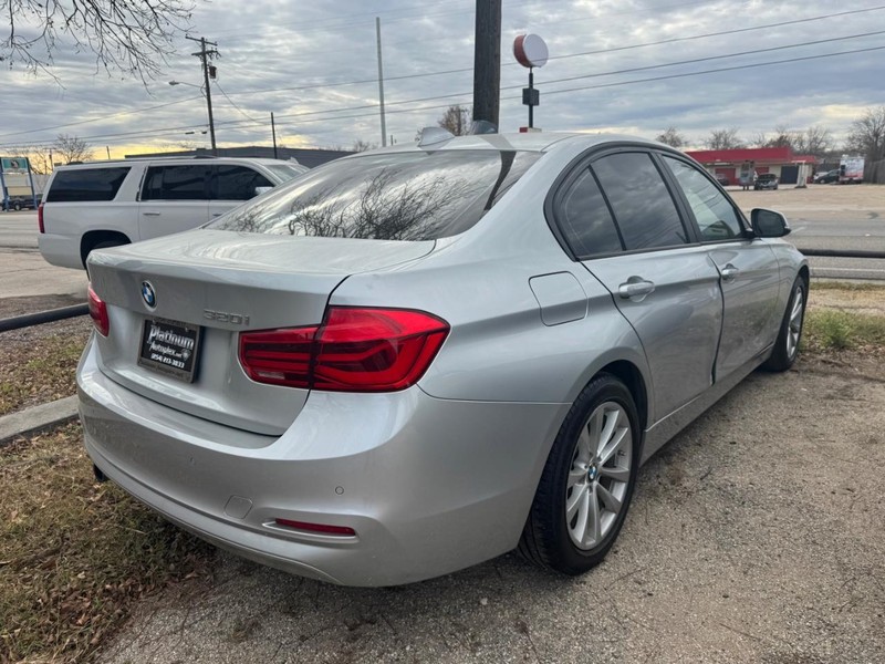 BMW 3 Series Vehicle Image 04