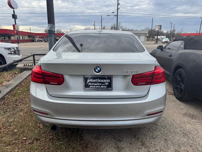 BMW 3 Series Vehicle Image 05