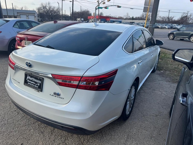 Toyota Avalon Hybrid Vehicle Image 04