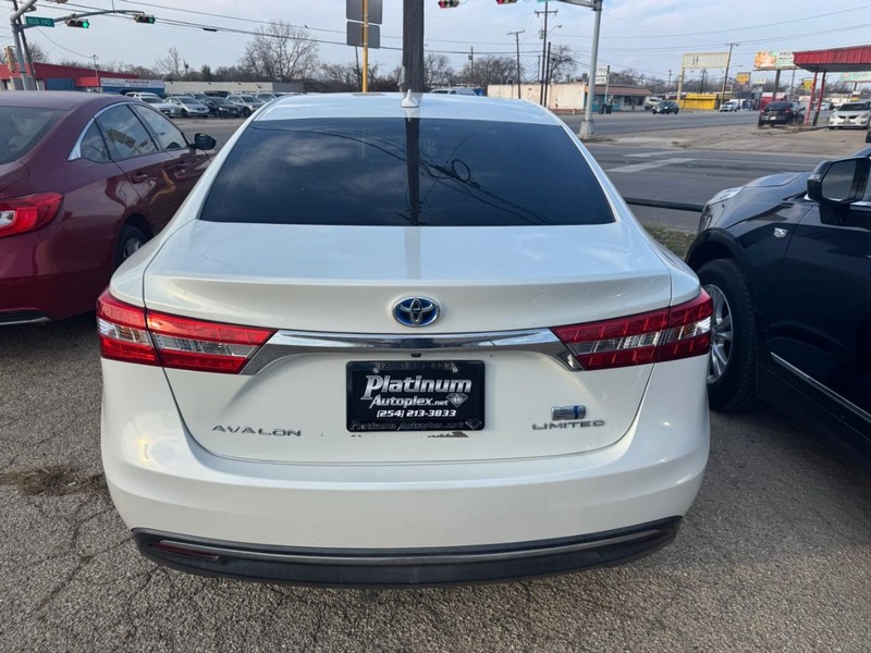 Toyota Avalon Hybrid Vehicle Image 05