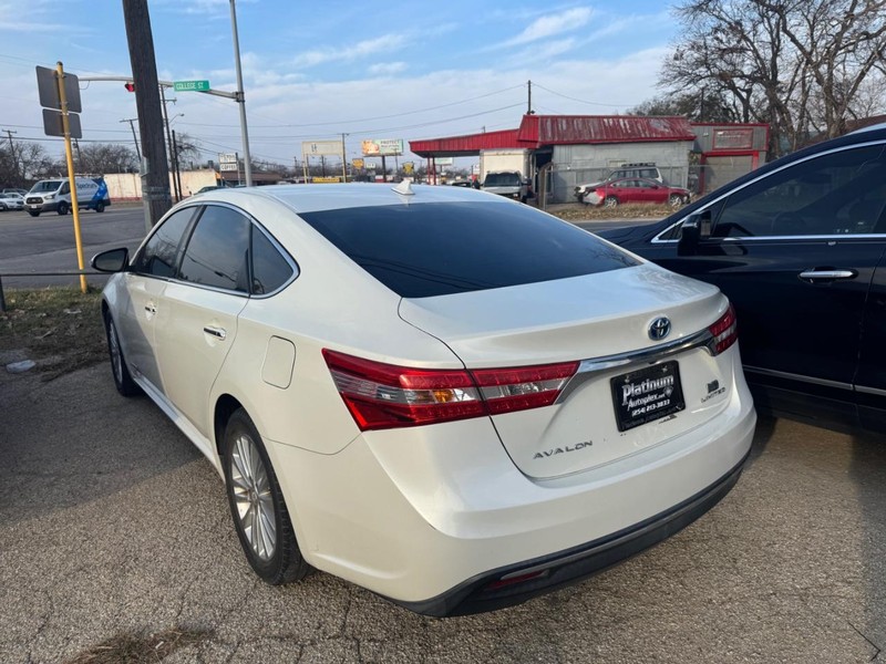 Toyota Avalon Hybrid Vehicle Image 06