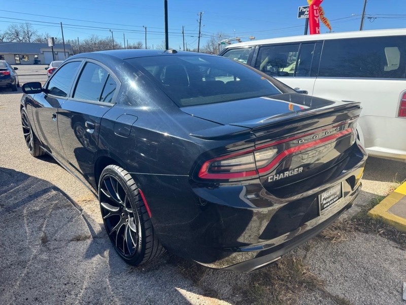 Dodge Charger Vehicle Full-screen Gallery Image 04