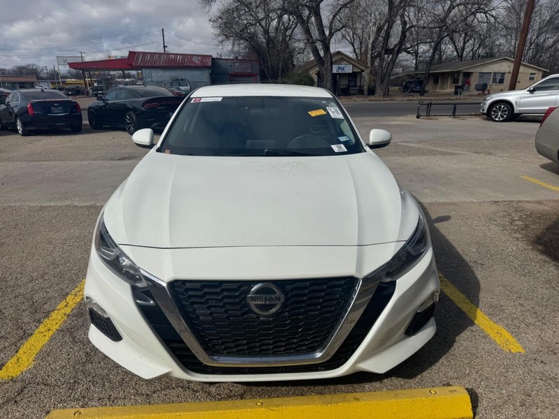 Nissan Altima Vehicle Image 02