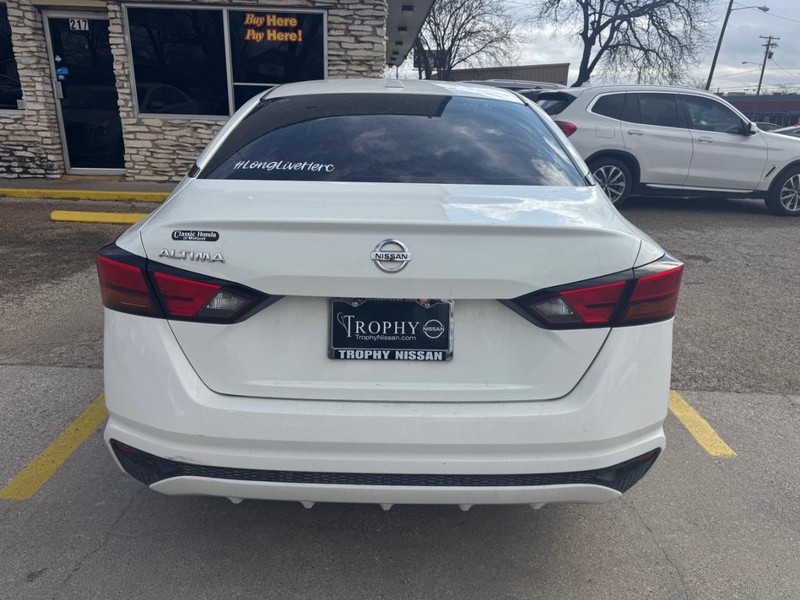 Nissan Altima Vehicle Image 05