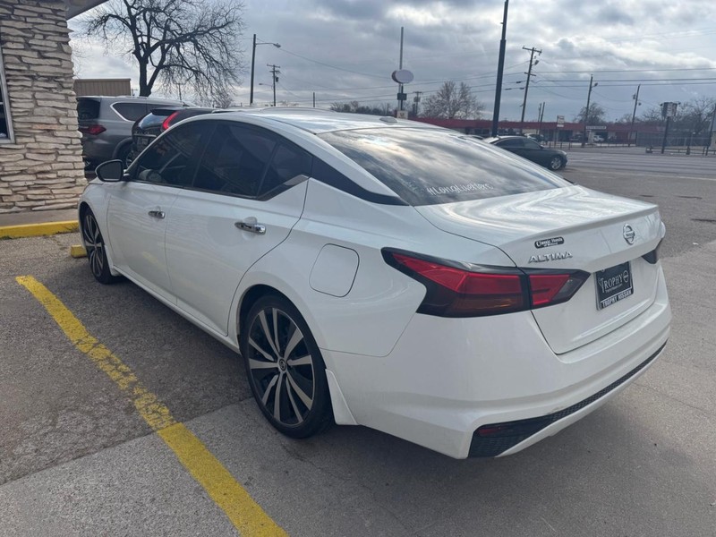 Nissan Altima Vehicle Image 06