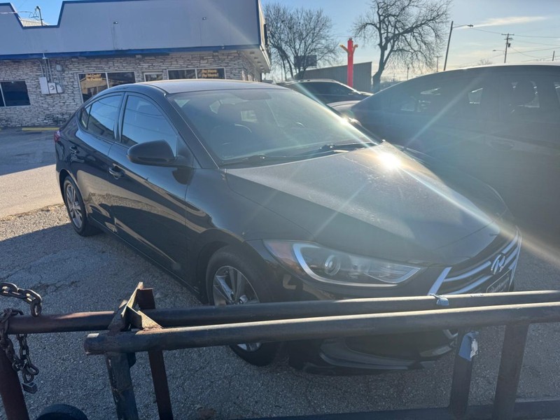 Hyundai Elantra Vehicle Image 03