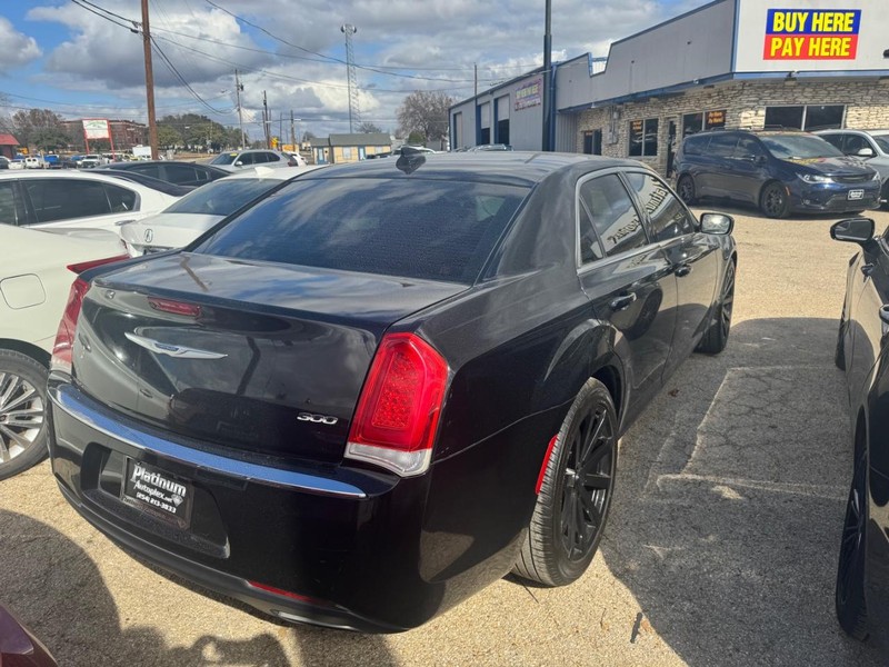 Chrysler 300 Vehicle Image 04