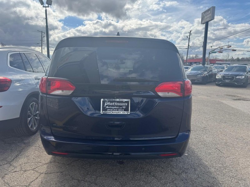 Chrysler Pacifica Vehicle Image 05