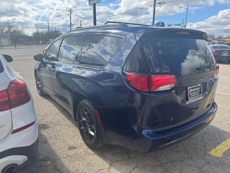 Chrysler Pacifica Vehicle Image 06