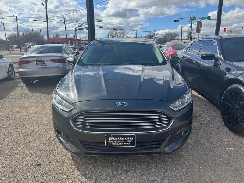 Ford Fusion Vehicle Image 02