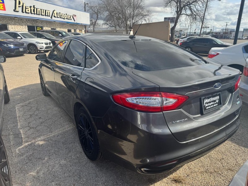 Ford Fusion Vehicle Image 05