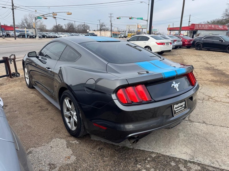 Ford Mustang Vehicle Full-screen Gallery Image 04