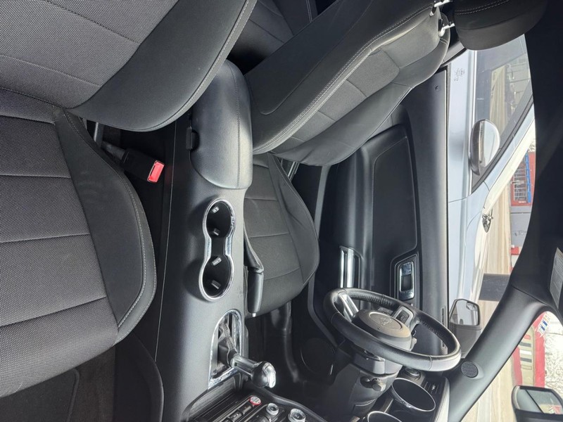 Ford Mustang Vehicle Full-screen Gallery Image 07