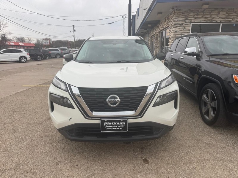 Nissan Rogue Vehicle Full-screen Gallery Image 02