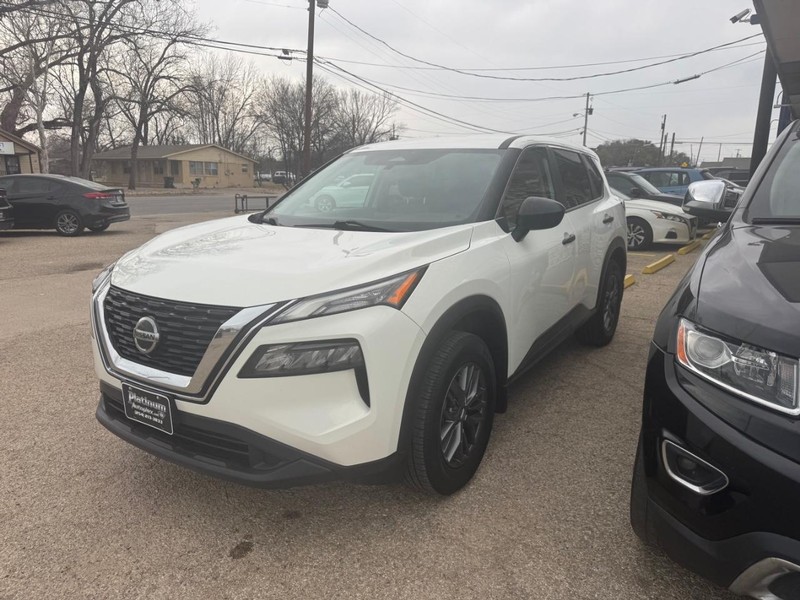 Nissan Rogue Vehicle Full-screen Gallery Image 03