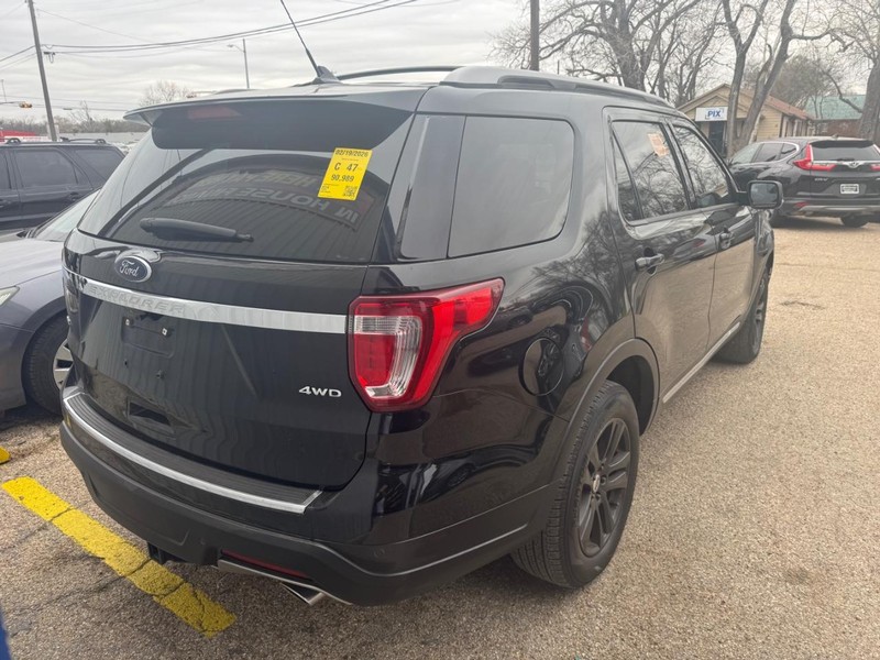 Ford Explorer Vehicle Image 04