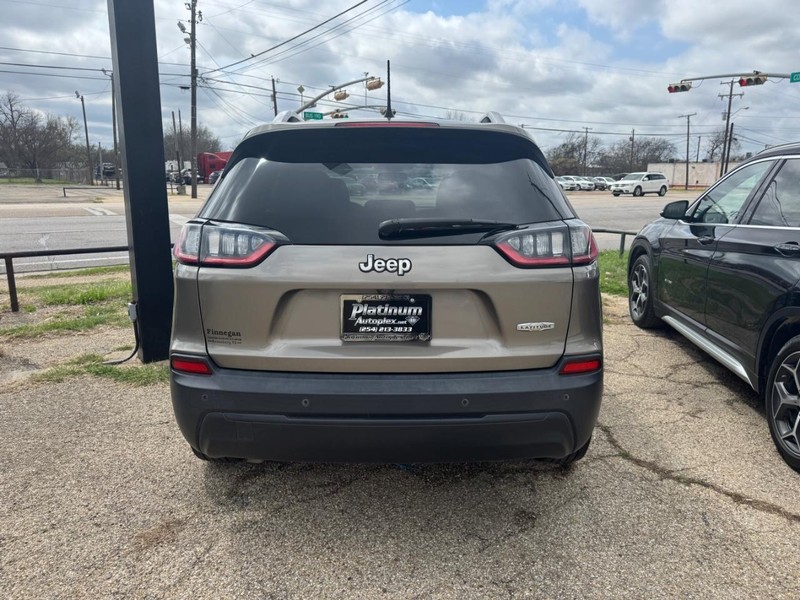 Jeep Cherokee Vehicle Image 05