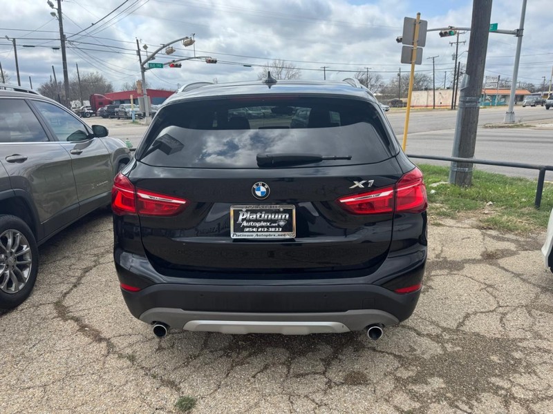 BMW X1 Vehicle Image 05