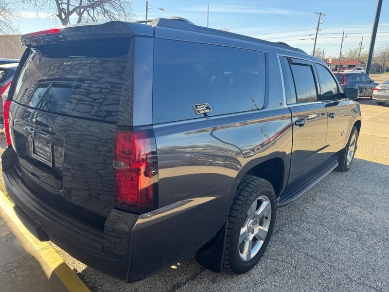 Chevrolet Suburban Vehicle Image 04