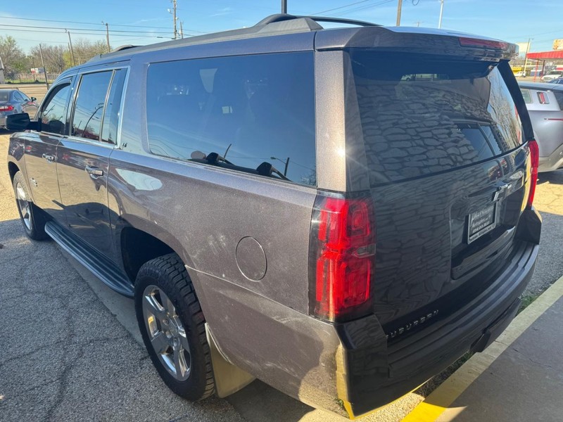 Chevrolet Suburban Vehicle Image 05