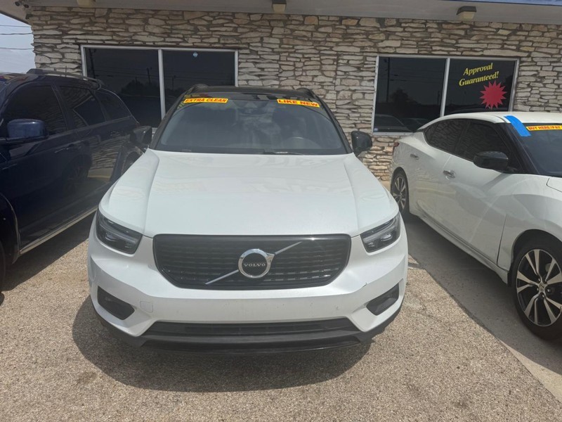 Volvo XC40 Vehicle Image 02