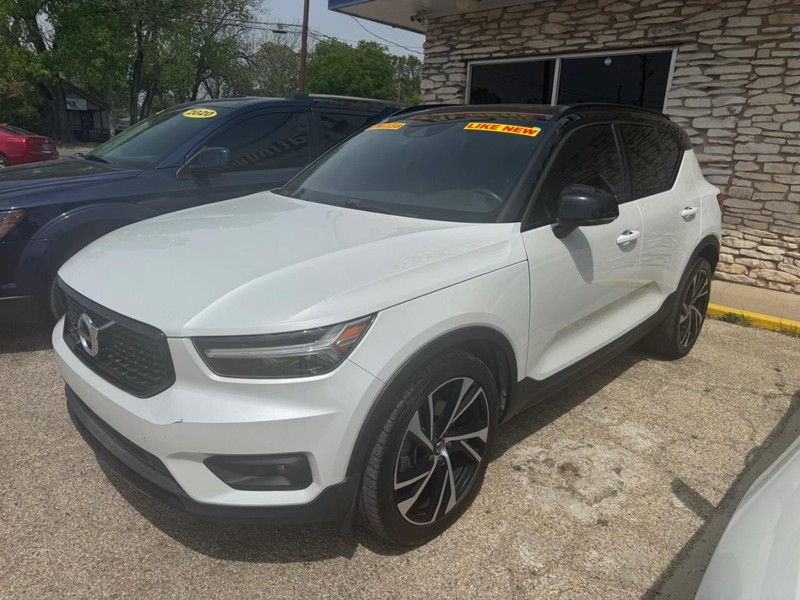Volvo XC40 Vehicle Image 03
