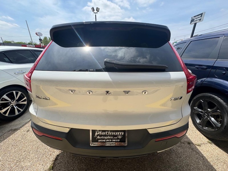 Volvo XC40 Vehicle Image 05