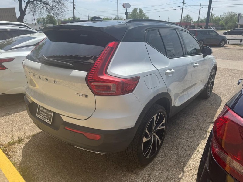 Volvo XC40 Vehicle Image 06