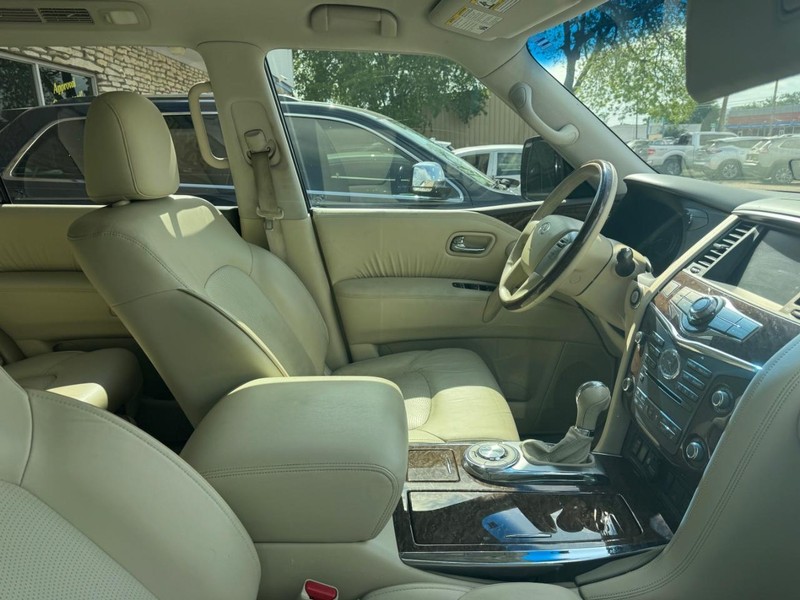 INFINITI QX80 Vehicle Image 04