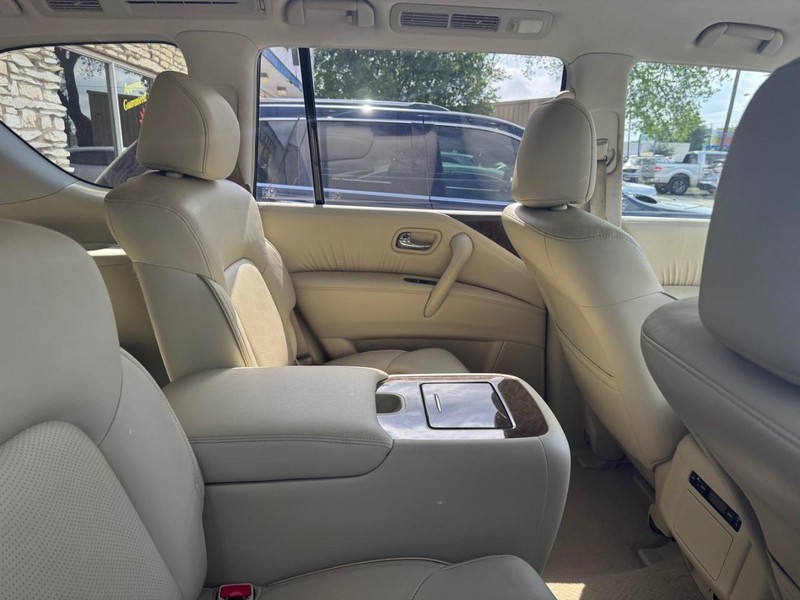 INFINITI QX80 Vehicle Image 05