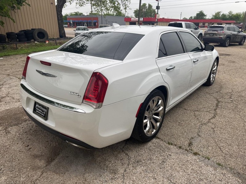 Chrysler 300 Vehicle Image 04