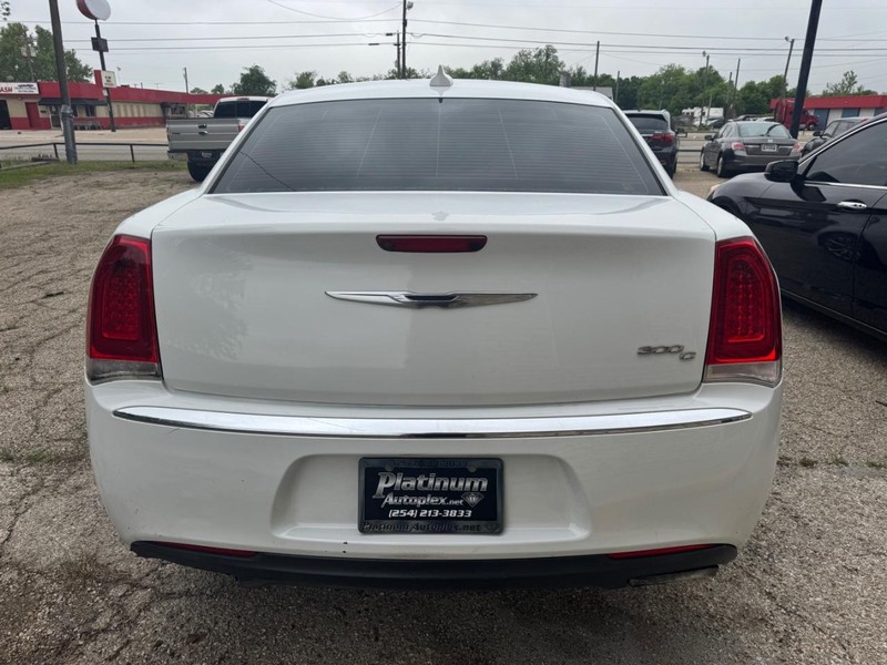 Chrysler 300 Vehicle Image 05