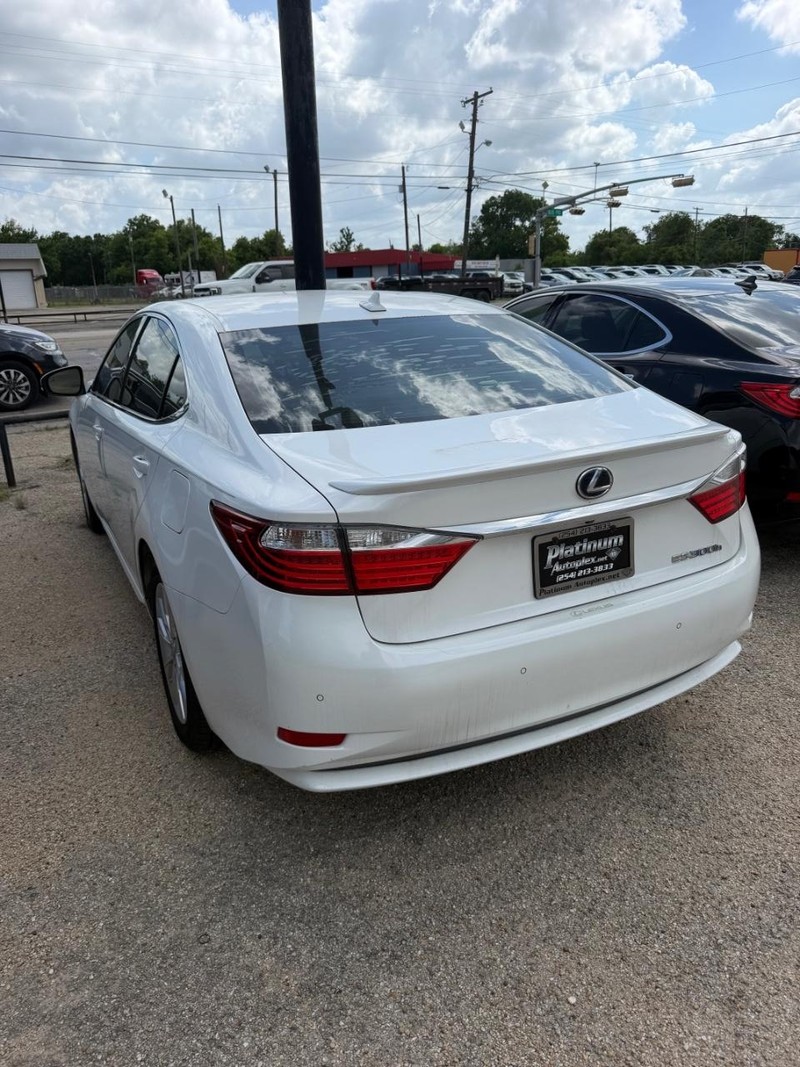 Lexus ES 300h Vehicle Image 04
