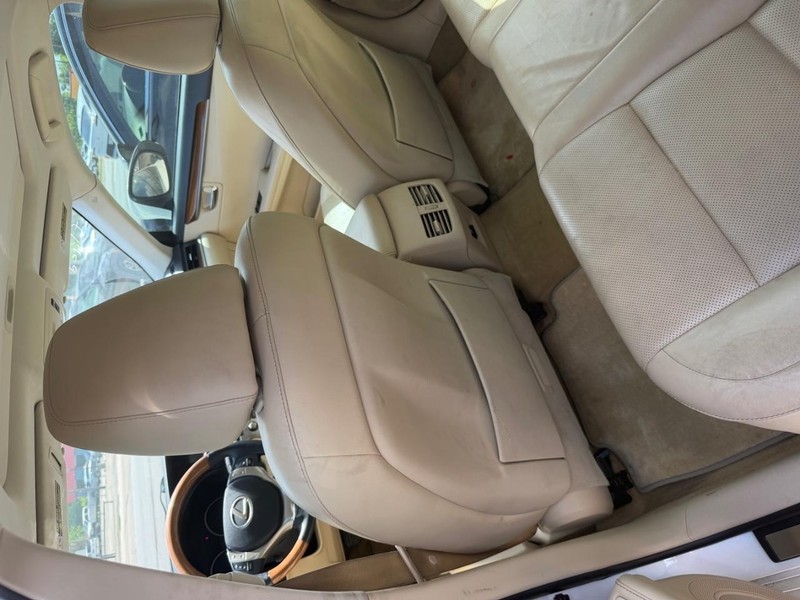 Lexus ES 300h Vehicle Image 08